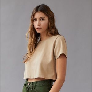 URBAN OUTFITTERS // Best Friend Tee // Size small // beige // cropped